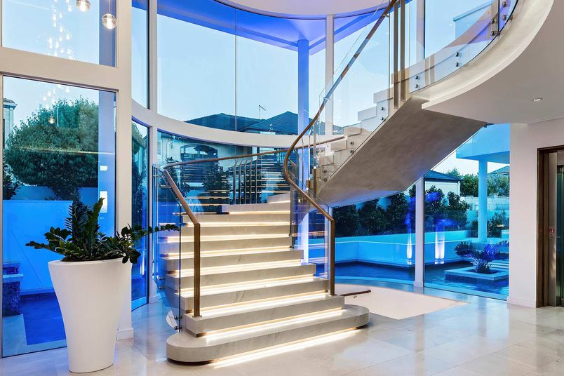 Sorrento Residence in Perth – staircase and balustrade with TemperShield 12 mm bent toughened glass.