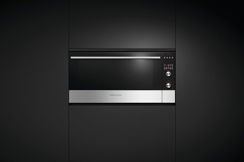 The large-capacity, built-in Series 9 OB90S9MEPX3 oven.
