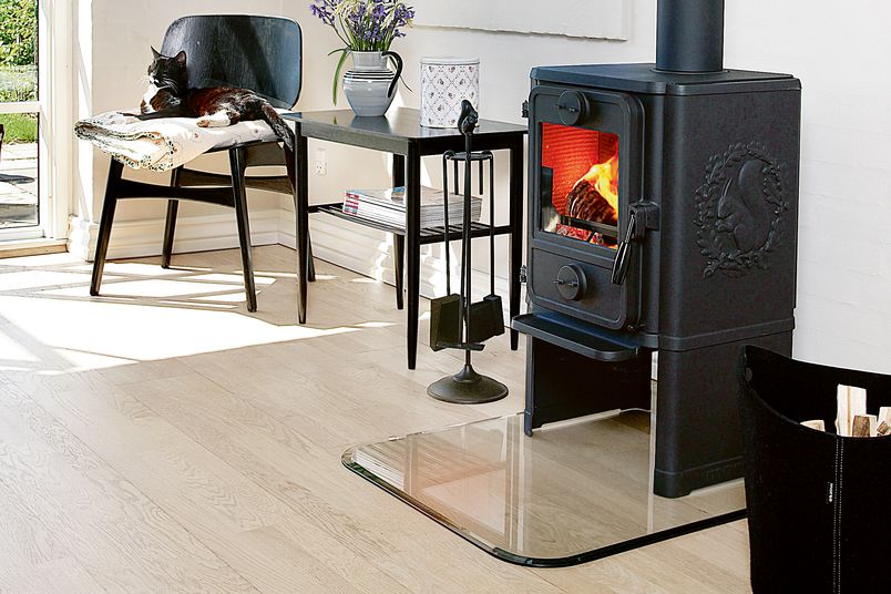 Morsø 1440 wood-burning fireplace is ideal for heating small spaces.