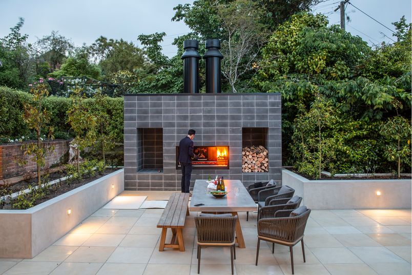The EK Series from Escea Fireplaces makes a grand outdoor design statement.